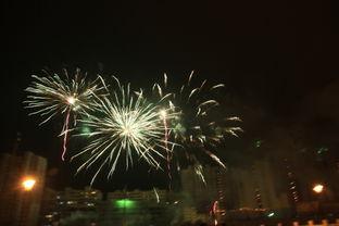 放烟花视频小苹果,小苹果旋律下的欢乐时光